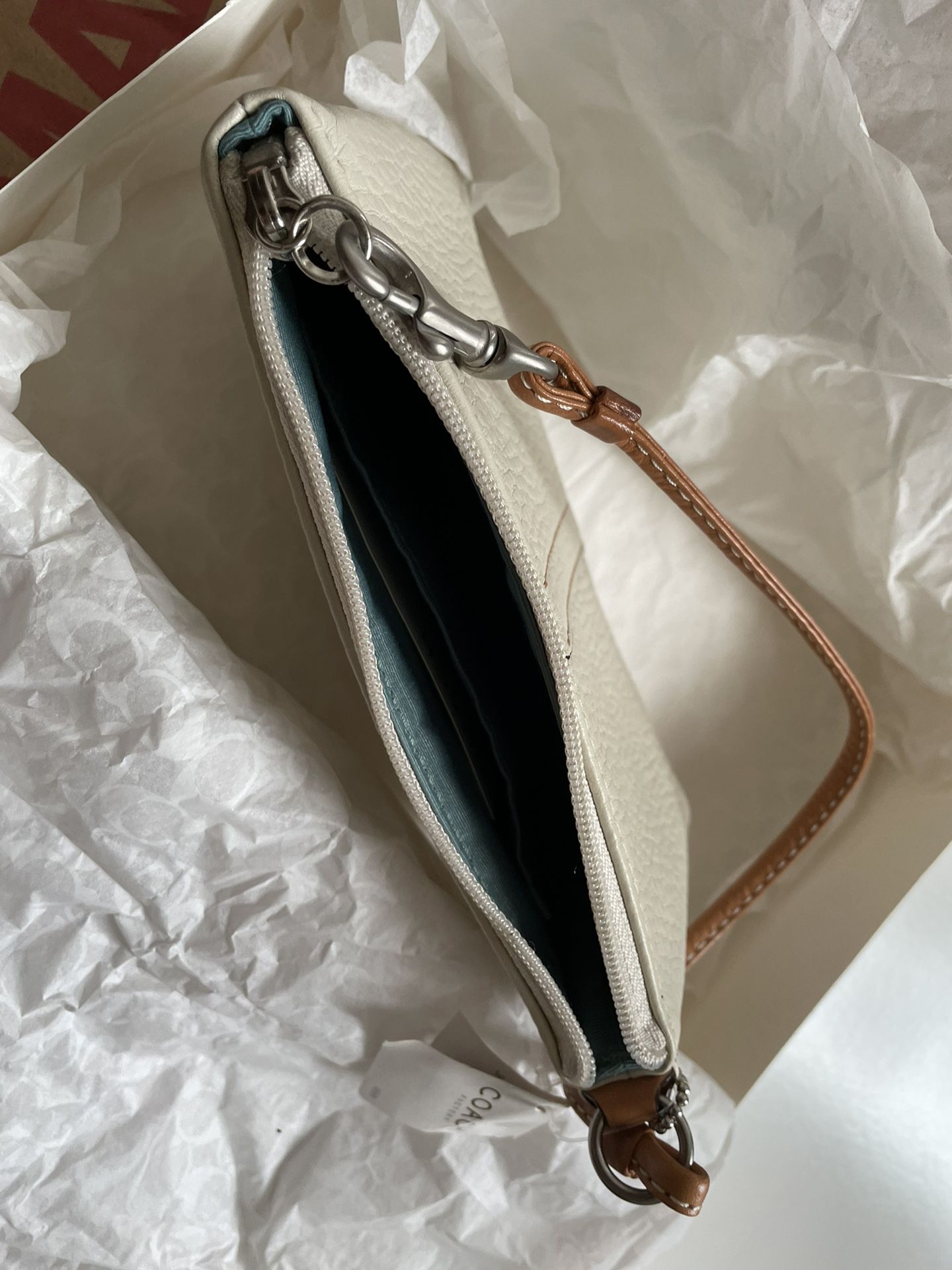 VIntage COACH Black Leather Bucket Bag for Sale in Queens, NY - OfferUp