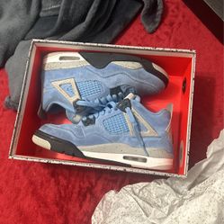 Jordan 4 University Blue