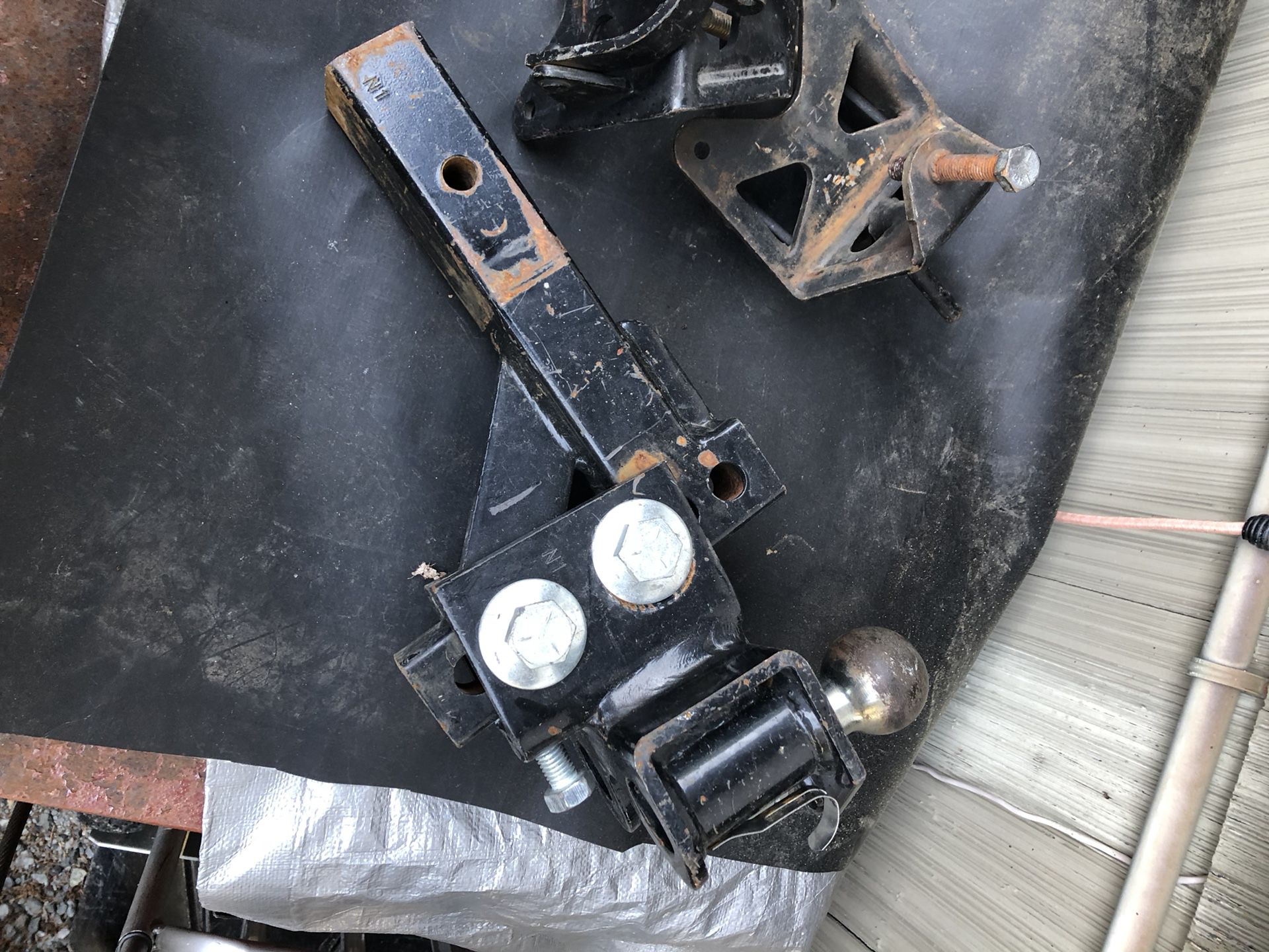 Sway-away tow hitch in great condition