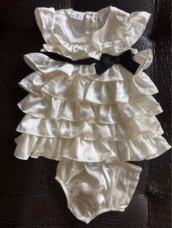 Infant Girls FAO Schwarz 6 month Ivory dress with bloomers