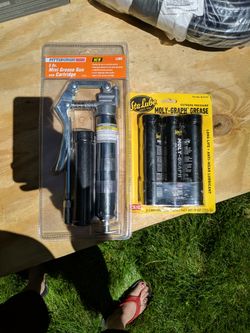 Grease Gun & Grease Refills, New