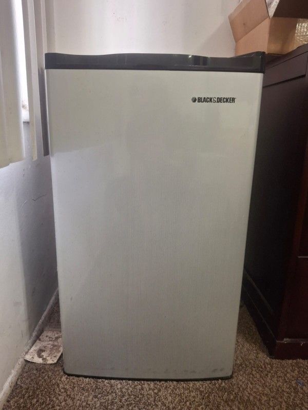 Black And Decker 3.2 Cu Ft Mini Fridge
