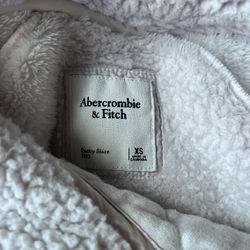 Cream Abercrombie & Fitch sweater