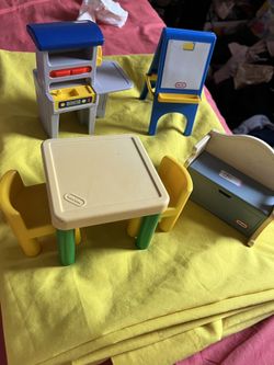 Little Tykes  1980s Vintage Dollhouse Furniture 