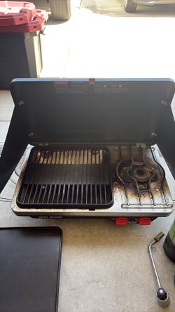 Portable Coleman grill with propane