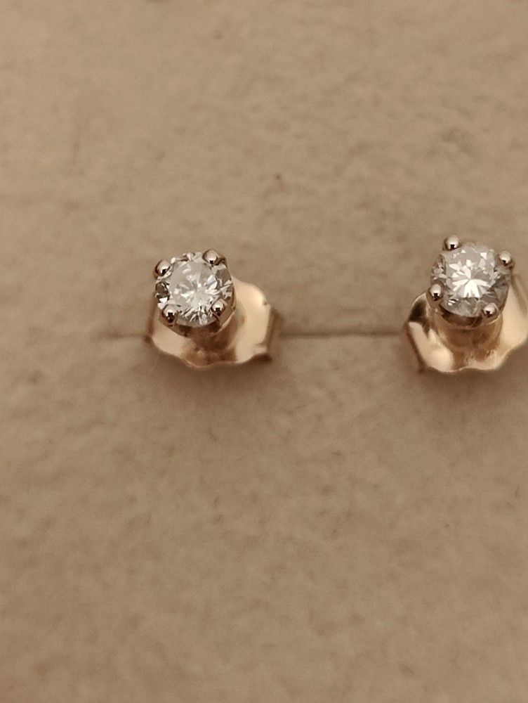 Diamond Gold Stud Earrings 