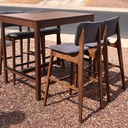 Dining Set Of Table And 4 Chairs 