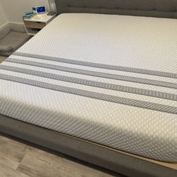 Like New Leesa Sapira Hybrid King Mattress