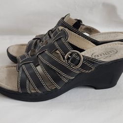 Eastland sz 7 m womans strappy brown wedge Berry Nice