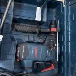 Bosch 8 Amp 1-1/8 in. Corded Variable Speed SDS-Plus Concrete/Masonry Rotary Hammer Drill with 3/4” bit and Carrying Case