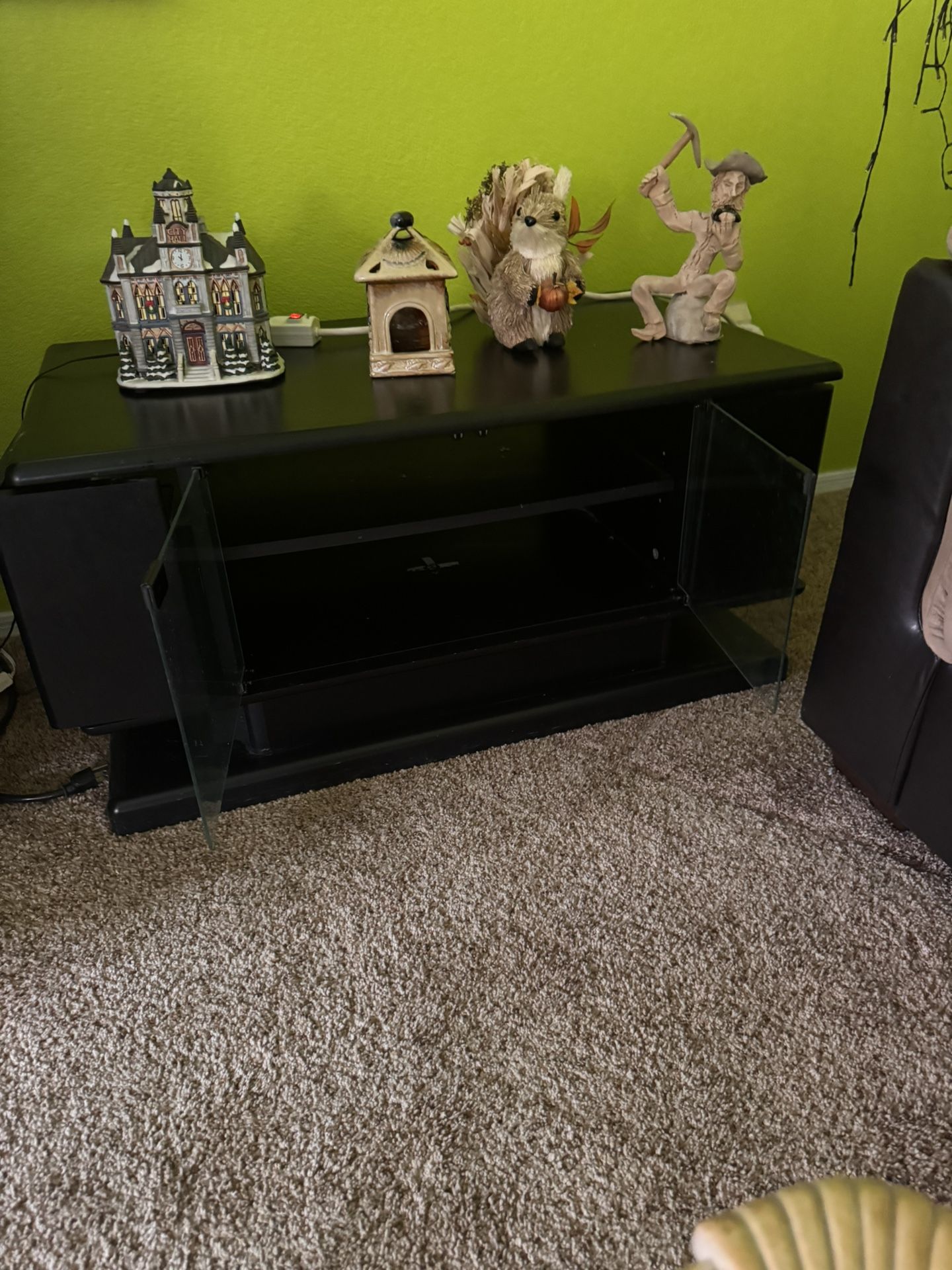  TV Stand/cabinet