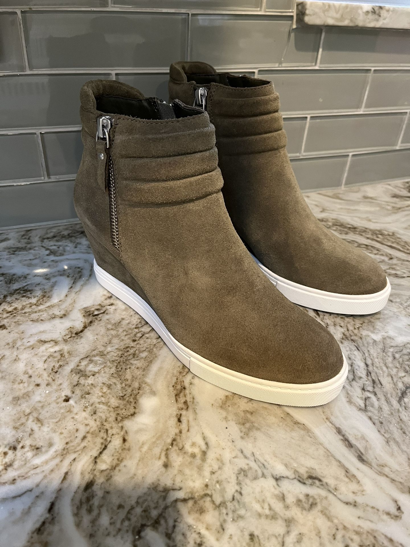 L. Paolo Frieda New Suede Bootie SZ 6