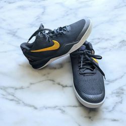 Nike Kobe 8 protro 5.5 Mens 7 womens