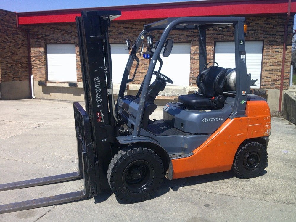 Toyota Pneumatic 5K LB Capacity Forklift