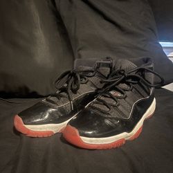 Size 13 Jordan 11 (bred)