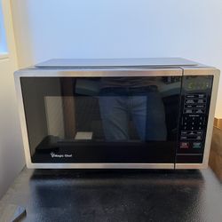 Magic Chef Microwave 0.9 Cubic Foot 900W