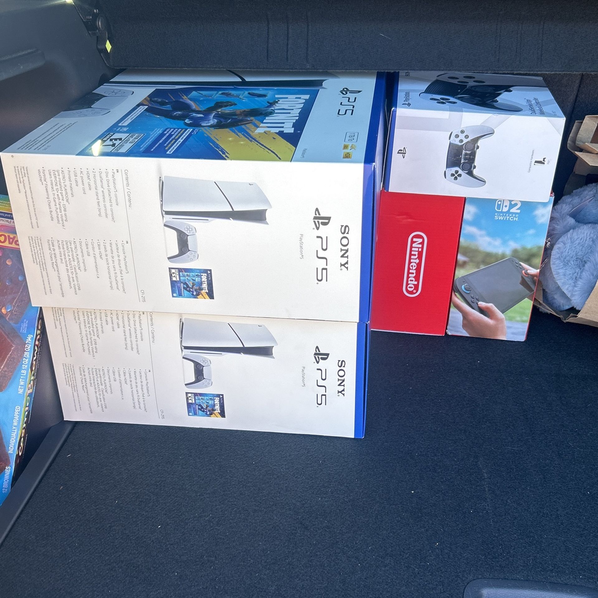 Ps5s, Nintendo Switch 2s,