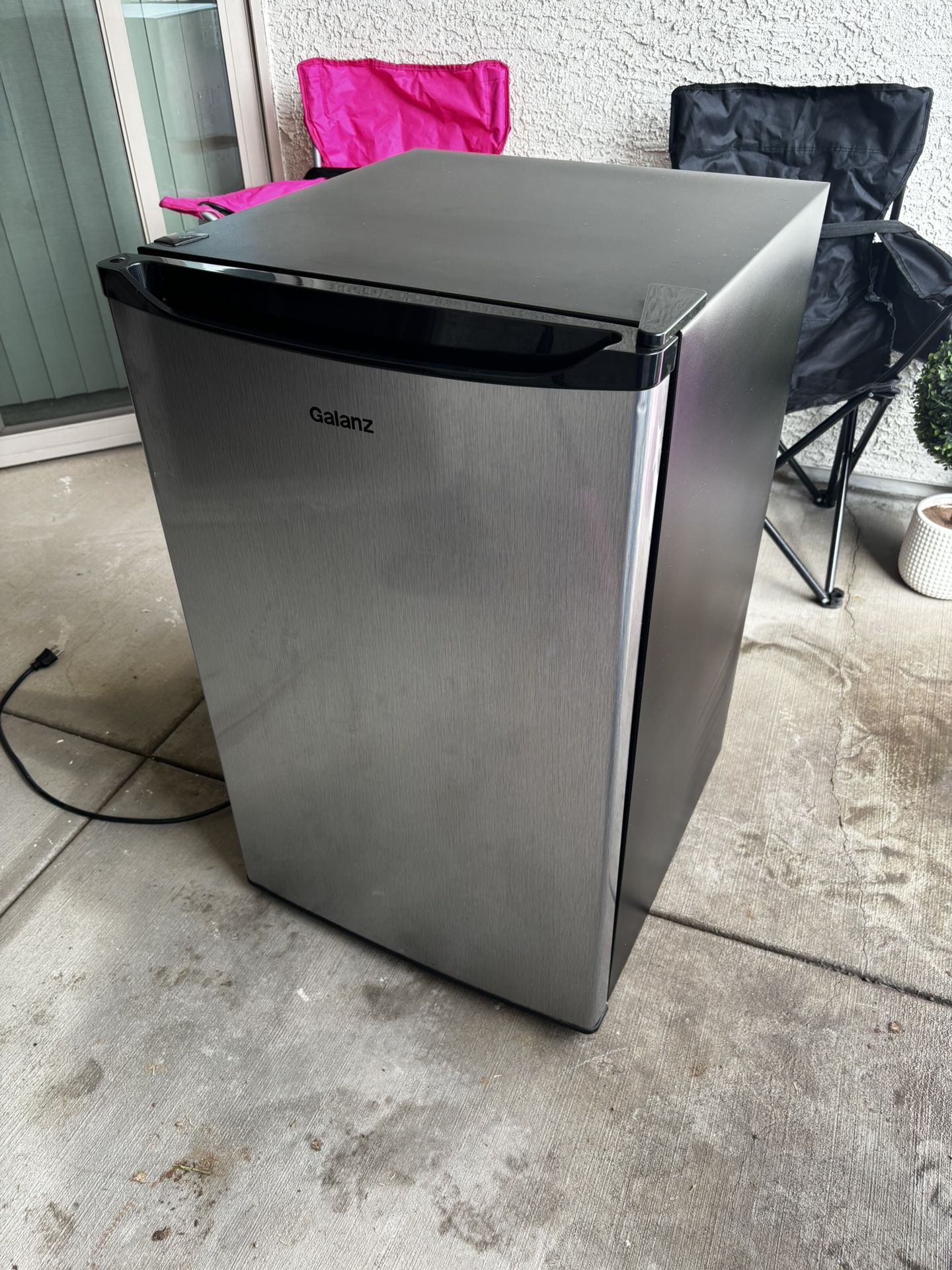 Galanz Mini Fridge( brand new)