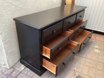 7  DRAWERS DRESSER