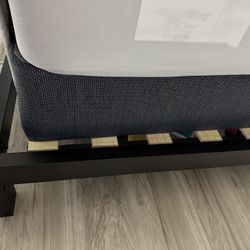 King Size Bed W Bed Frame 