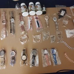 Women And Men Watches And Jewelry Assesories 