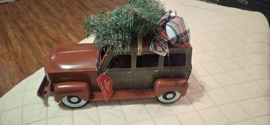 CHRISTMAS METAL TRUCK