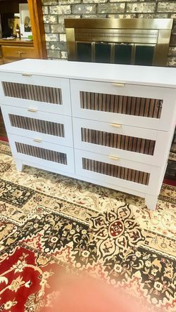 Modern White 6-Drawer Dresser with Wood Slats