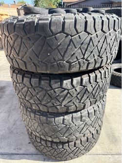 37x12.50r20 Nitto tires en excelentes condiciones de vida las 4