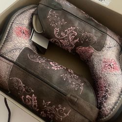 Floral Embroidered Boots 