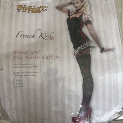 Halloween costume pinup Girl 