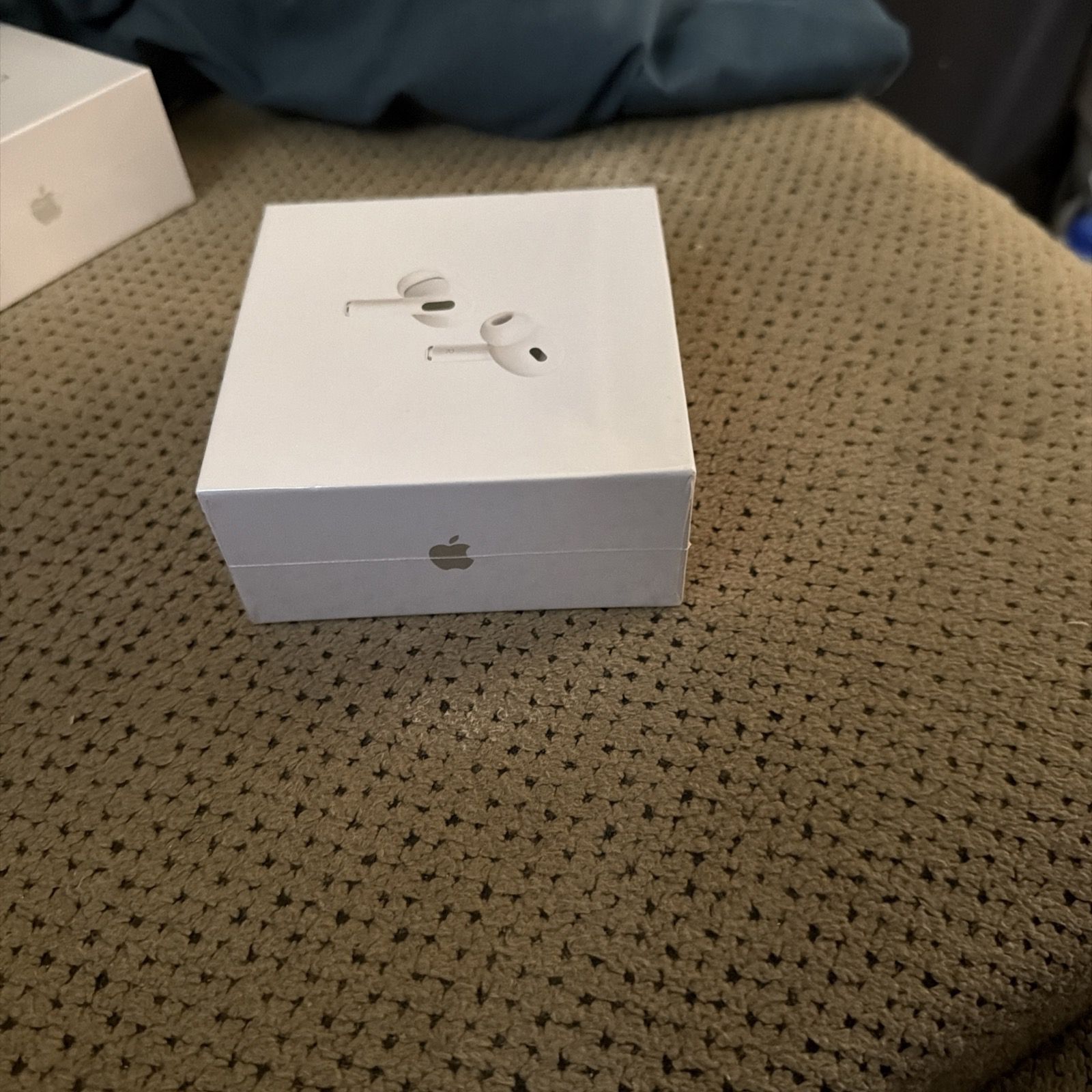 Apple AirPods Pro (2nd Generation) MagSafe Charging Case Wireless White