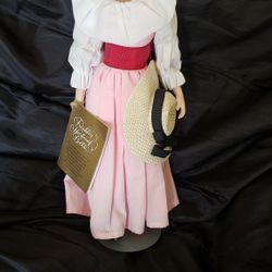 Franklin Heirloom Doll Little Maid Of The 13 Colonies w/tag and stand. Excellent Condition!