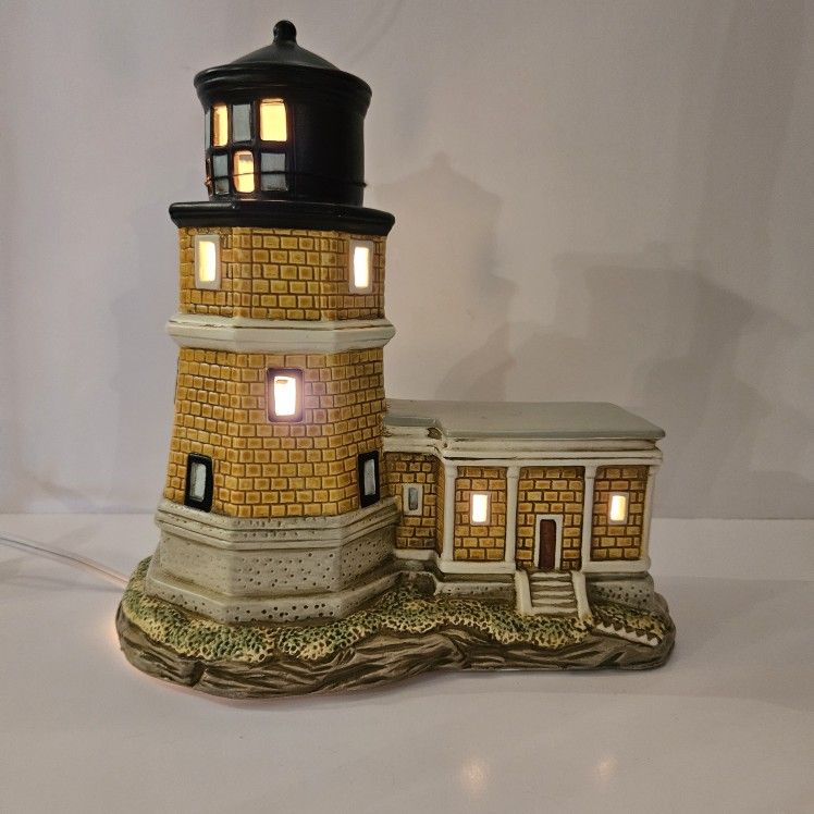Geo. Z. Lefton 1993 Split Rock MN Lighthouse with Working Light 01009