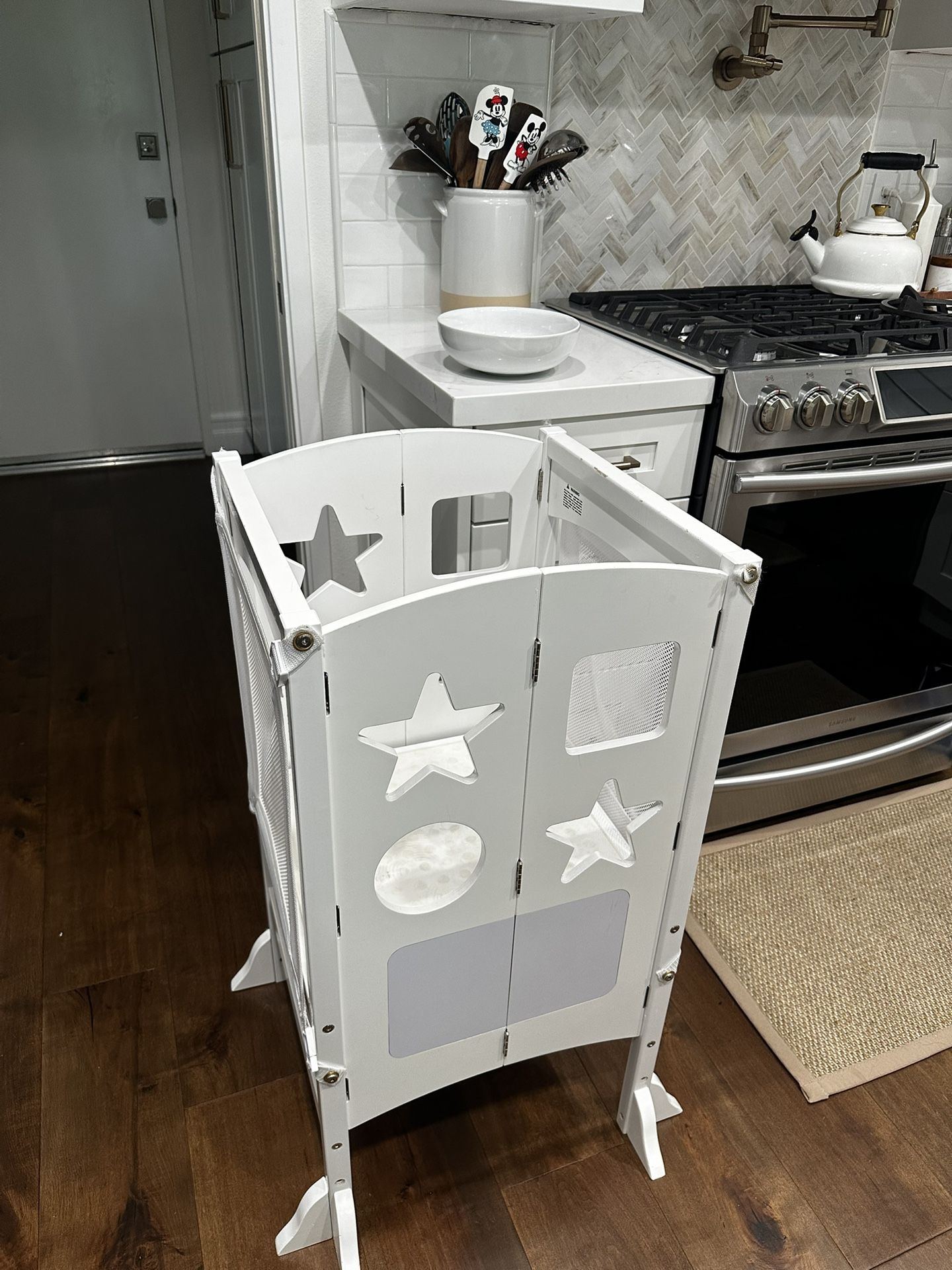 Child Kitchen Platform