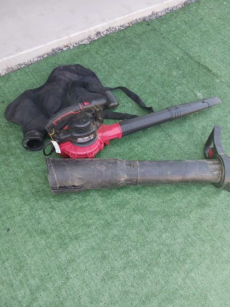 Red Leaf Blower/vac with Bag And Attachments $70 Firm no damages used maybe 3 times must pick up Broadway and apache buckeye az cash only pls thanks 
