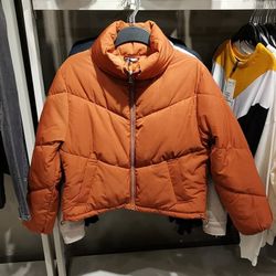 H&M PUFFY JACKET SIZE M 