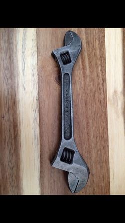 Double sided adjustable wrench 8-10"