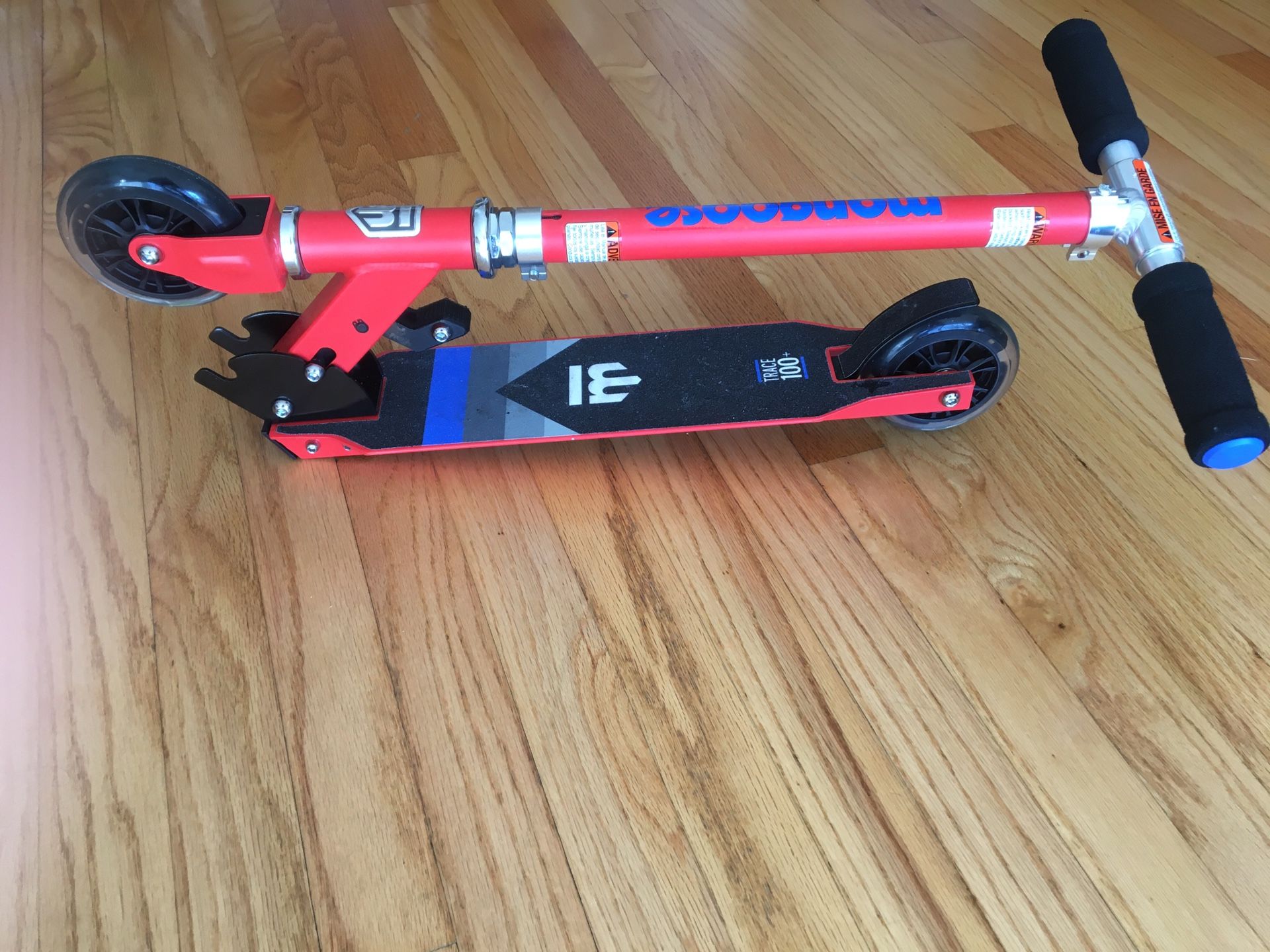 Mongoose Trace Kick Scooter Folding Design with lights
