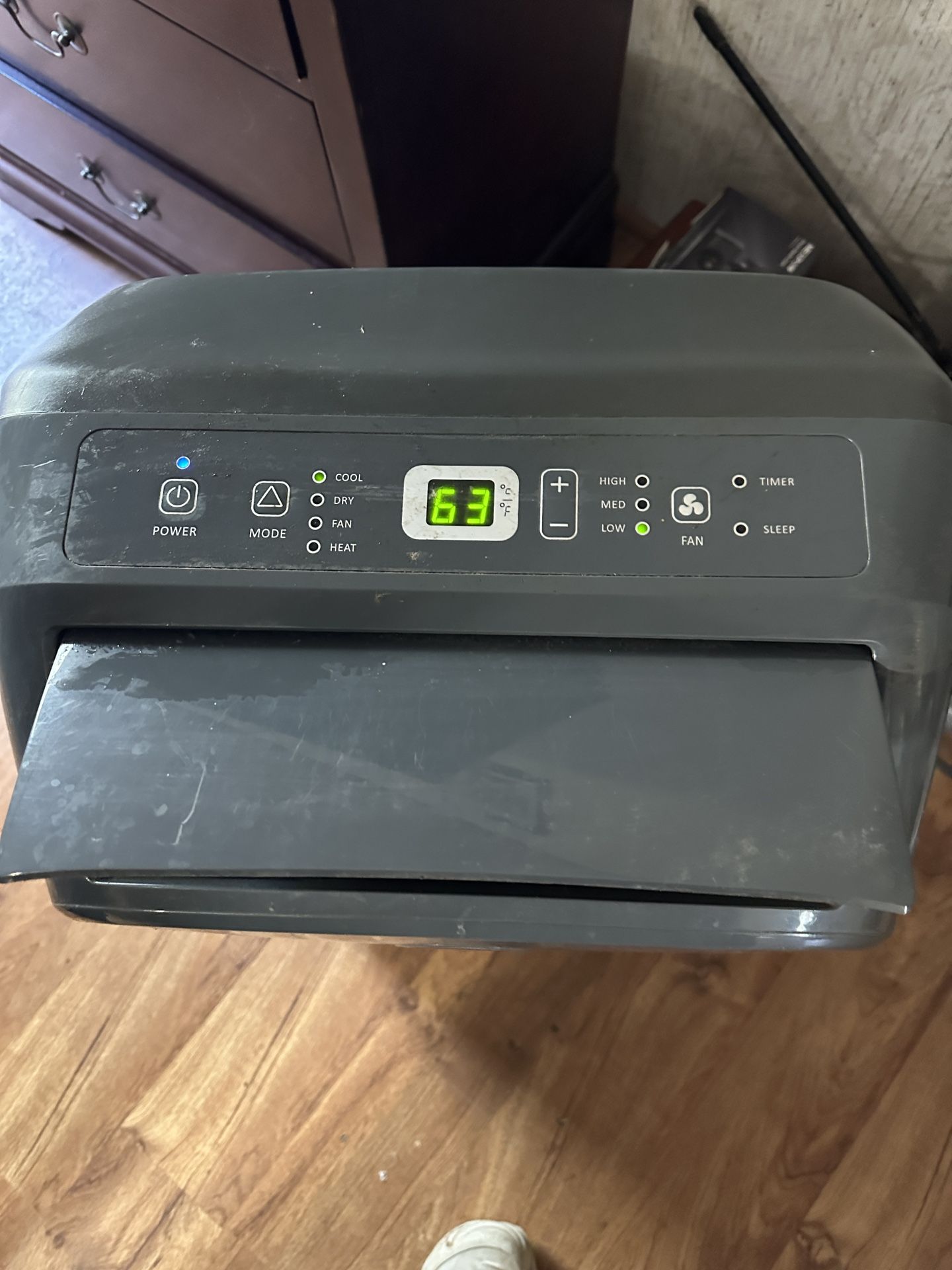 Hisense models with 4-in-1 features (cool, dry, fan, heat), many are in the 8,000–10,000 BTU range and cover 350–550 sq ft