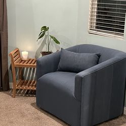 Free Furniture To Pick Up In North Clairemont 9-2 On January 6th!