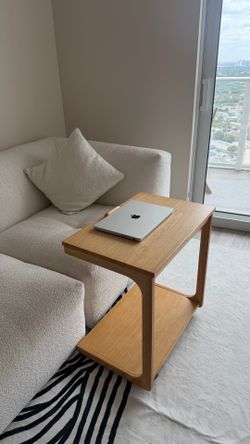 Modern C-Shaped Wooden Side Table / Rolling Laptop Desk (Natural Oak)