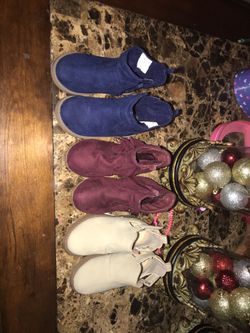 Super cute booties All for $20 from Oshkosh and old navy size 7 toddlers