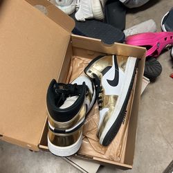 Air Jordan 1 Gold Metallic Size 9.5 