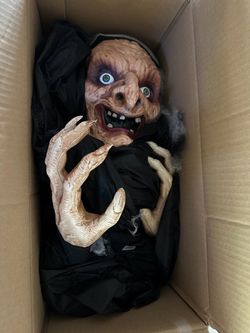 Haunted Witch Animatronic