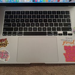 MacBook Air 15.3 (2025) •24GB RAM •Like New • AppleCare+2028