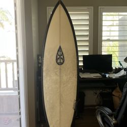 Surfboard 6.6 ’x 21x2.58 Quad with channels