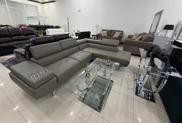 SECTIONAL SOFA 