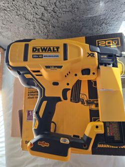 DeWalt 20V XR Brushless 18GA Stapler DCN681