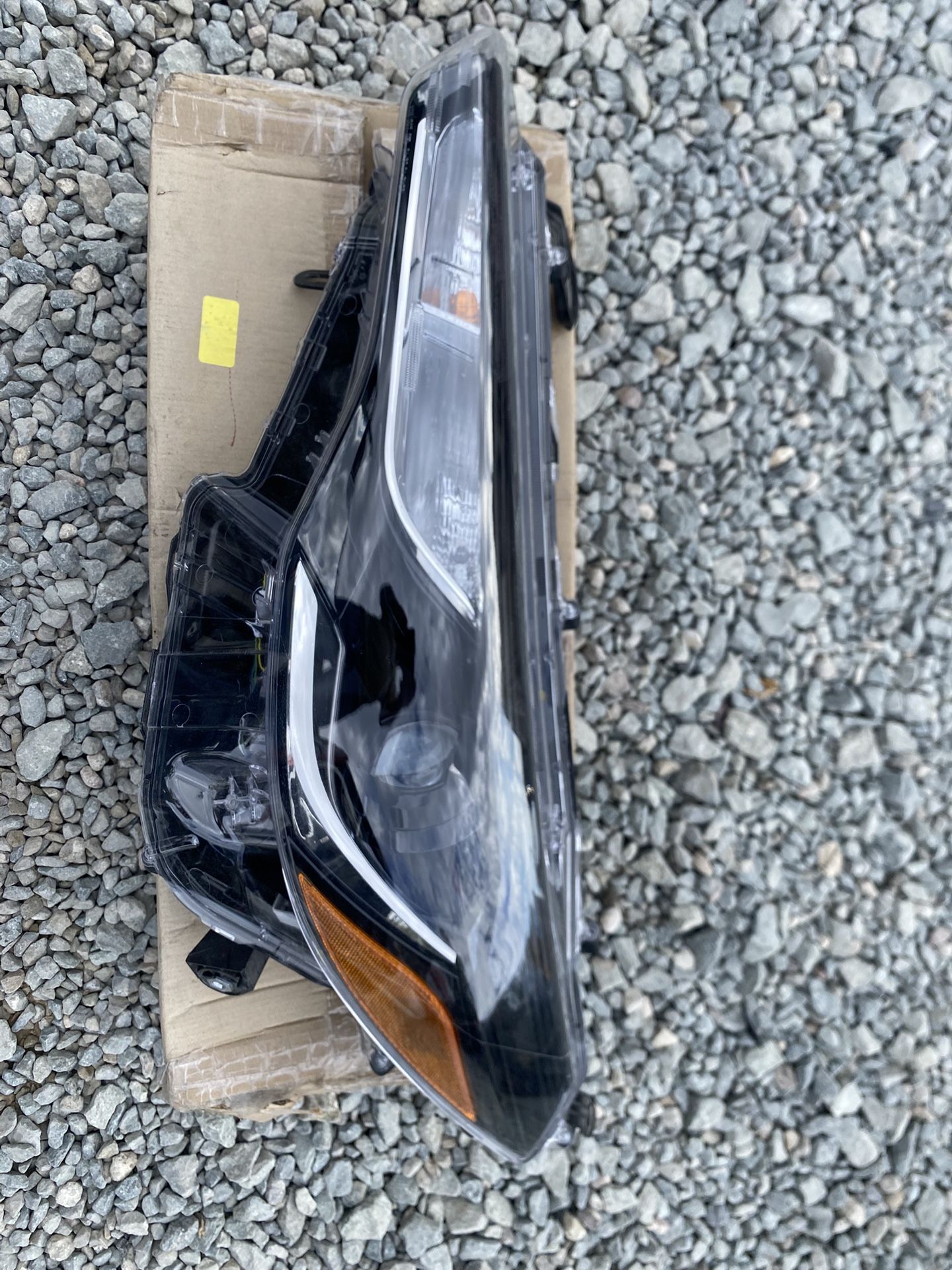 2022-2025 COROLLA CROSS DRIVER HEADLAMP