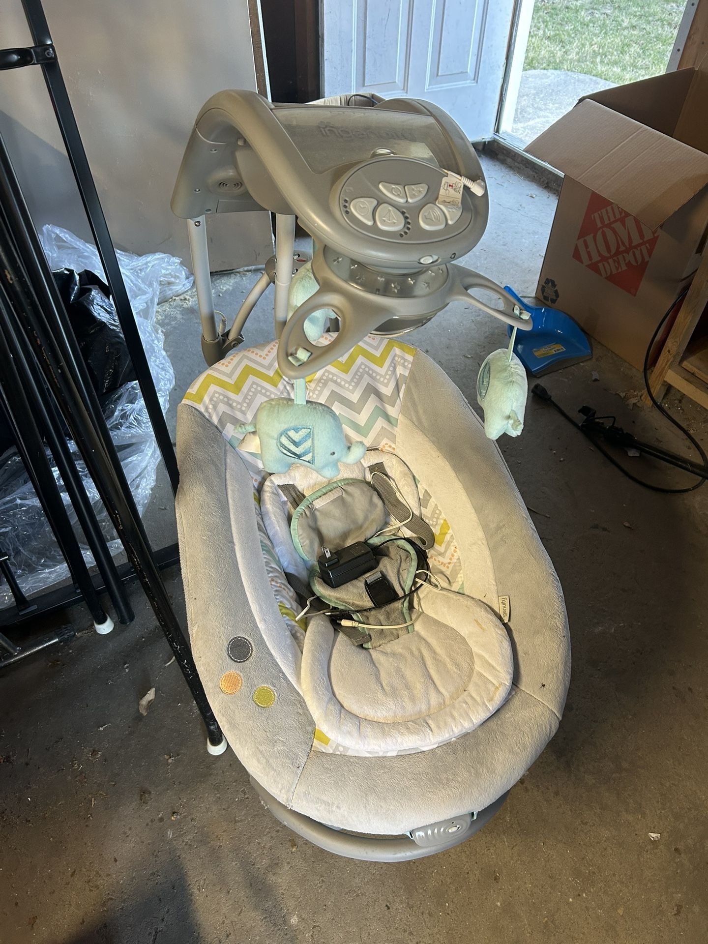 Ingenuity 2 in 1 cradle and swing